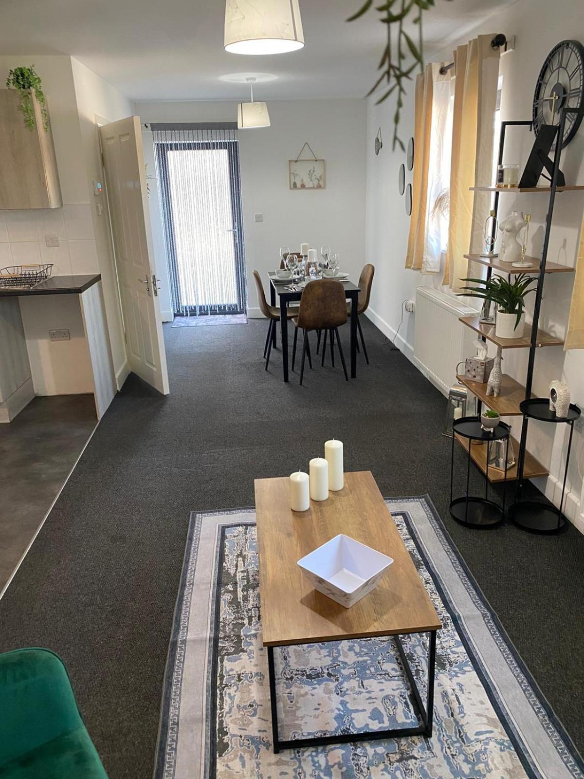 Gorgeous 1 Bedroom Near Heathrow Apartment *