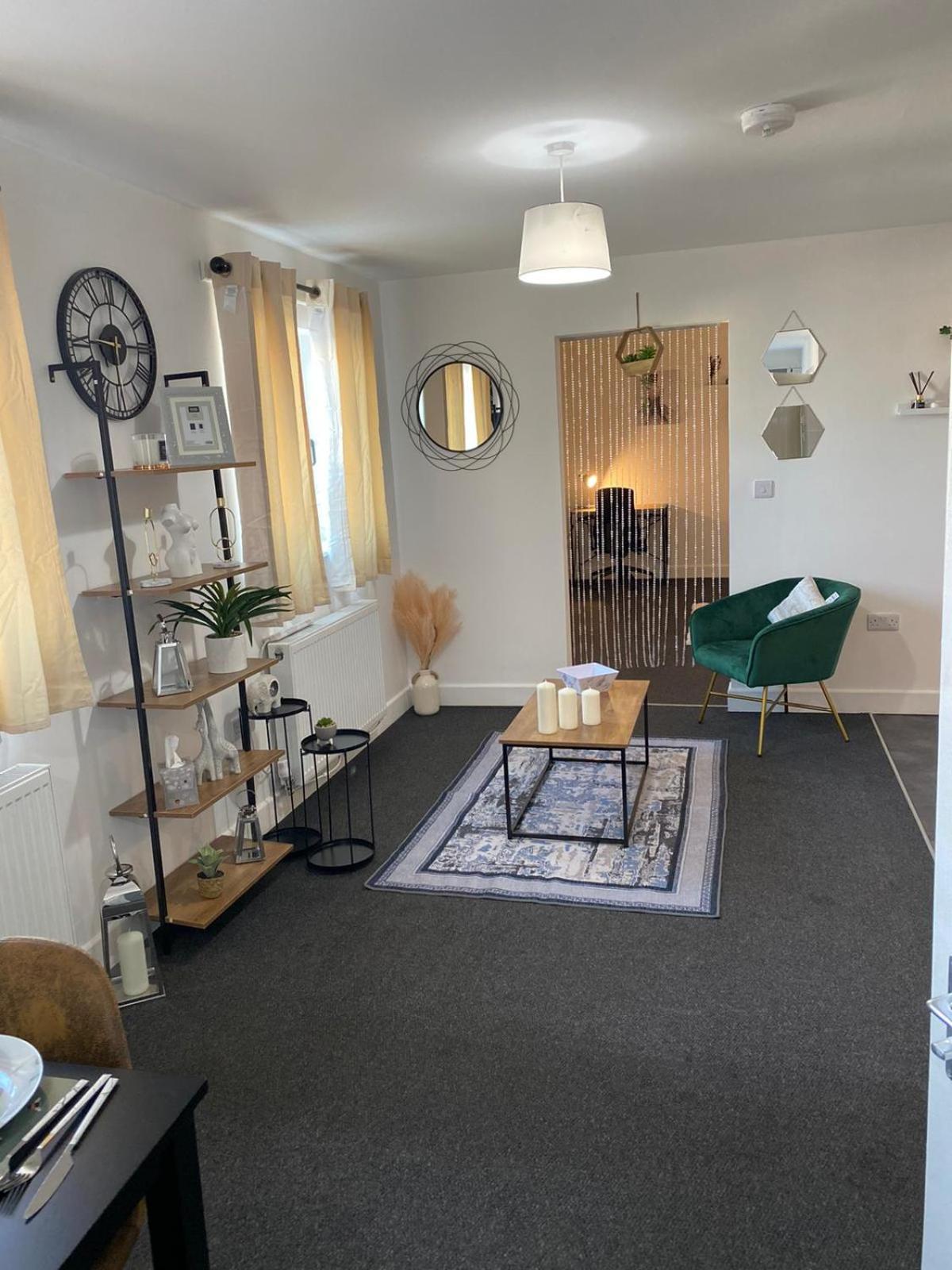 Gorgeous 1 Bedroom Near Heathrow Apartment Colnbrook